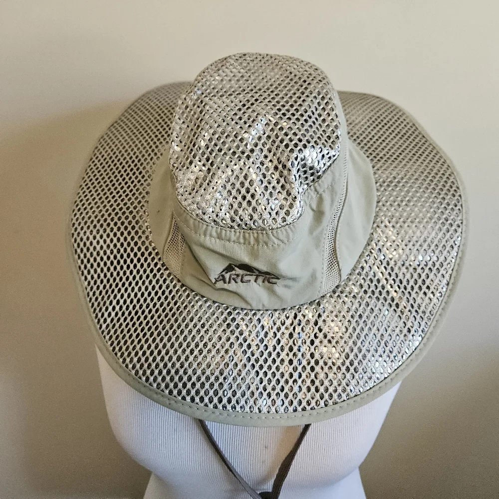 Arctic Mesh Sun Hat Evaporate Cooling Hat With UV Protection.